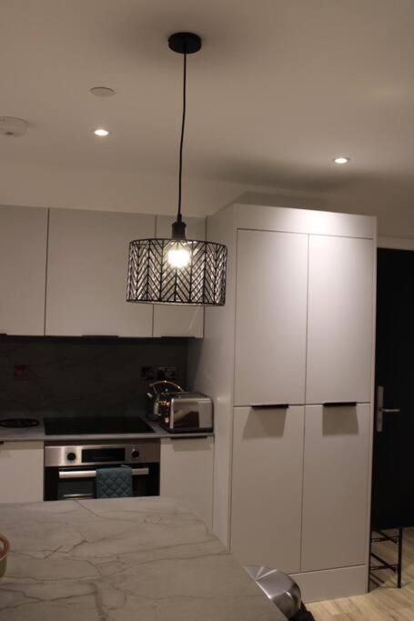 Amazing Luxury One Bedroom Apartment In The Heart Of Preston Престон Экстерьер фото